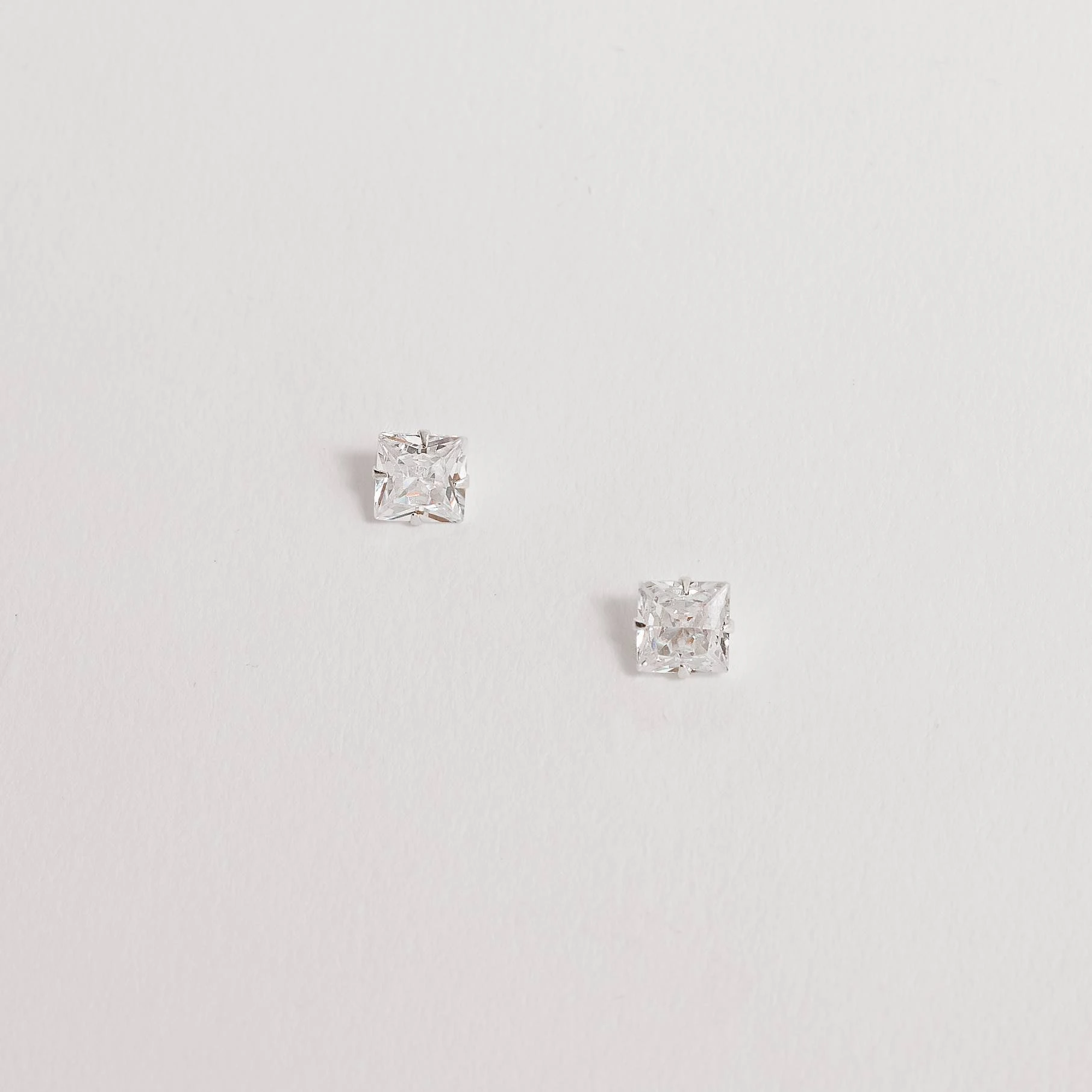 Brinco Zircônia Quadrada Cristal 6mm
