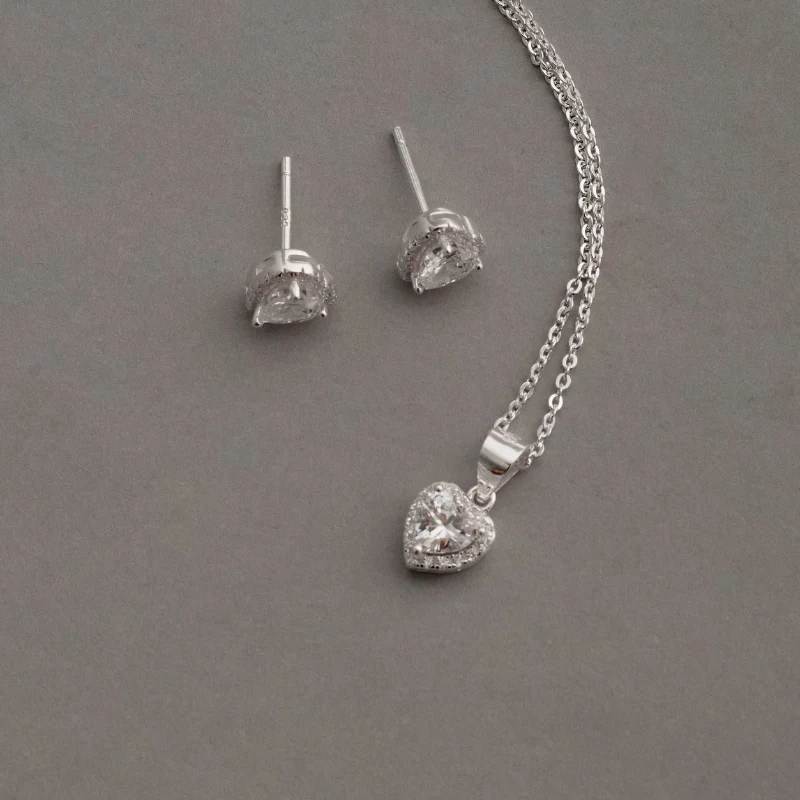 Conjunto Brinco e Colar Zircônia Coração Com Cravejo 7mm, Corrente Cadeadinho 40cm