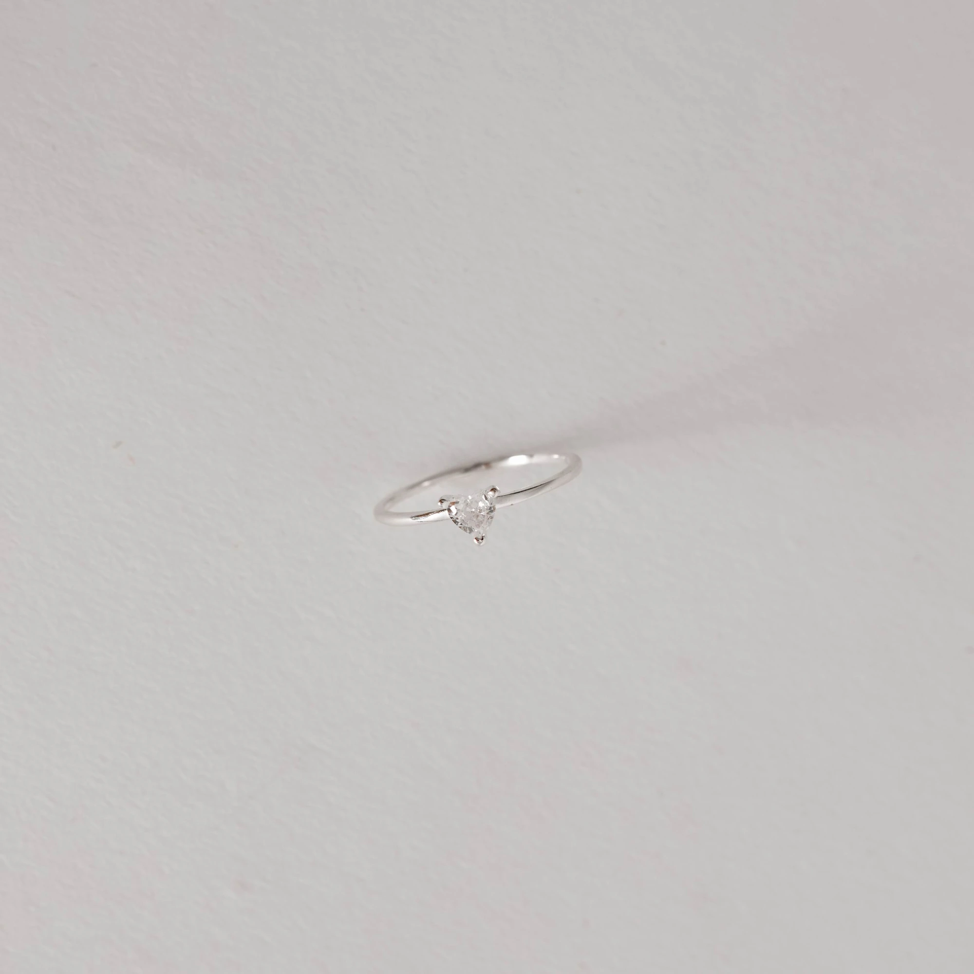 Anel Solitário Zircônia Coração 4mm