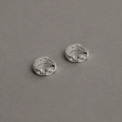 Argola Click Corrente com Zircônias 10mm Detalhe Coração Vazado