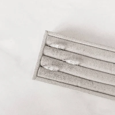 Anel Zircônia Retangular Cristal com Mini Zircônias