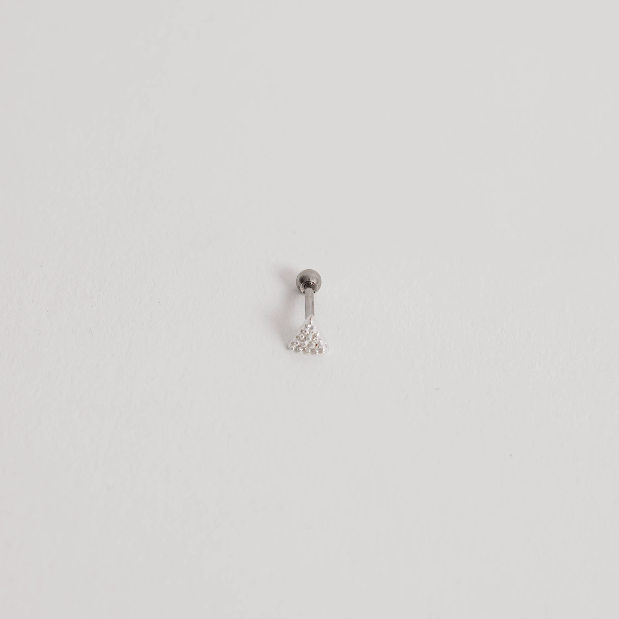 Piercing Haste Triângulo Cravejado 5mm